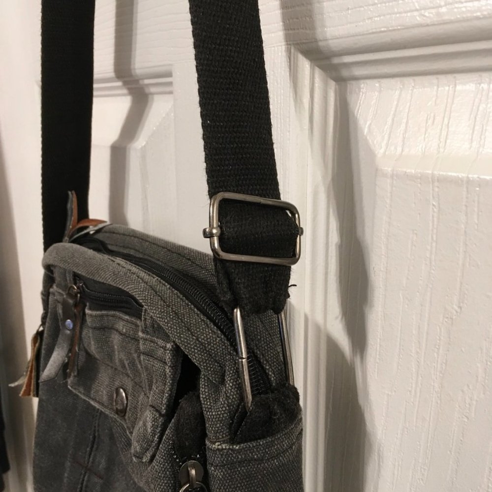 Harwish Unisex Canvas Gray Shoulder Bag - Picture 5 of 15